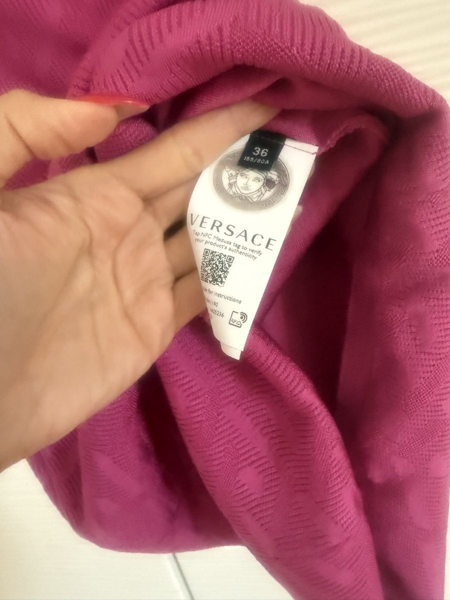 Versace Vestiti: Versace knit dress – Usato da Langnau am Albis venduto da anjalimkchotani 3