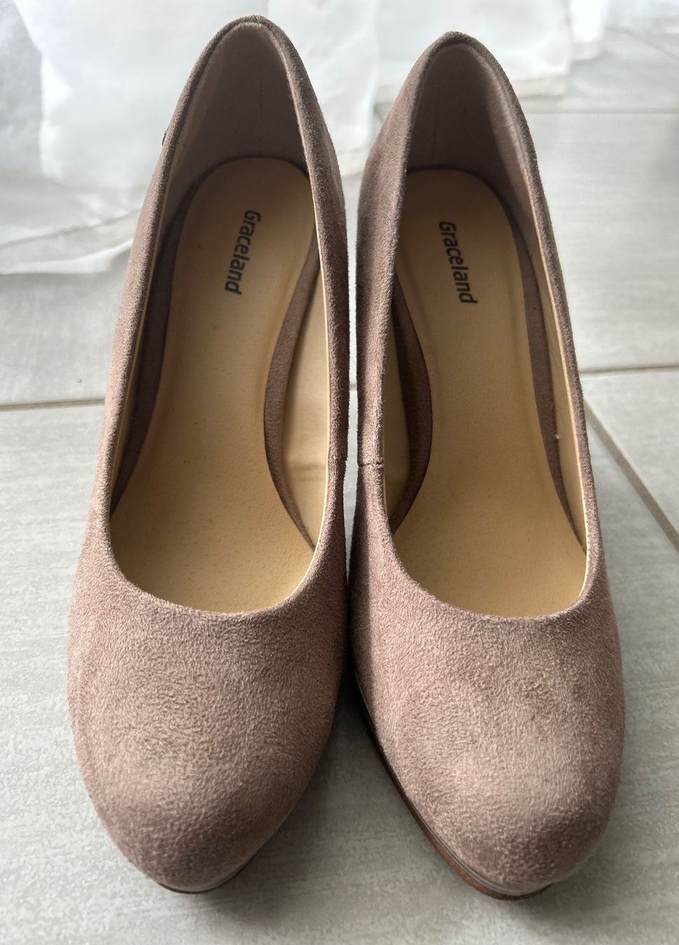 Graceland Scarpe da donna: Pumps Wildleder beige/grau – Usato da Hünenberg venduto da wiirv11