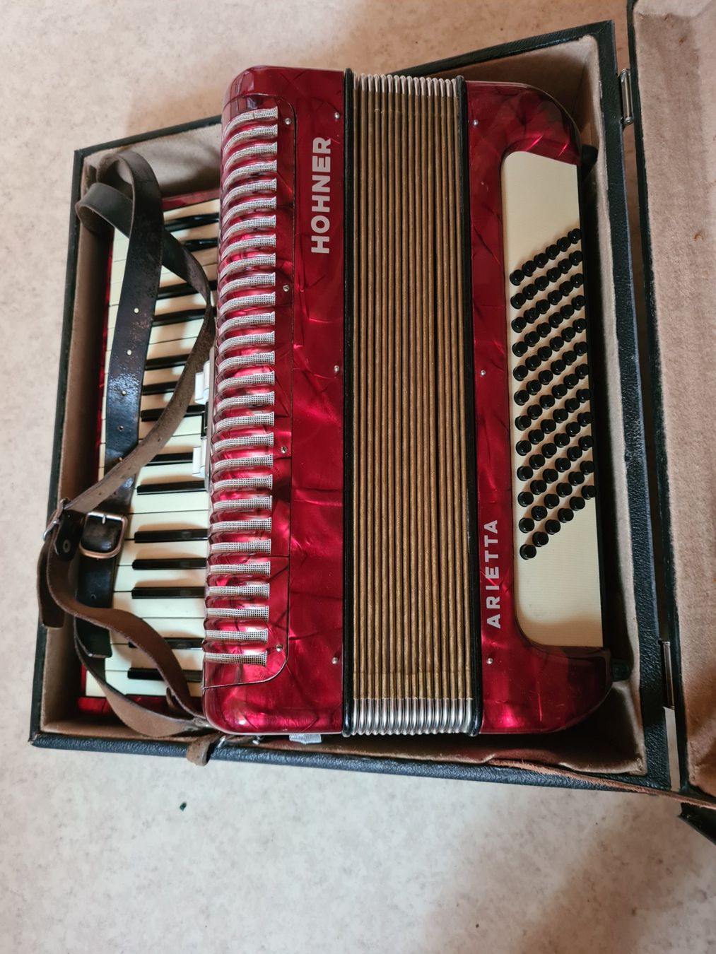 Strumenti musicali: Hohner Arietta Akkordeon mit Koffer – Usato da Bad Ragaz venduto da maui06