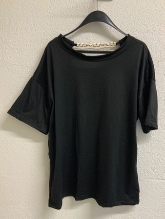 T-Shirt schwarz mit Kettendetail Grösse L neu