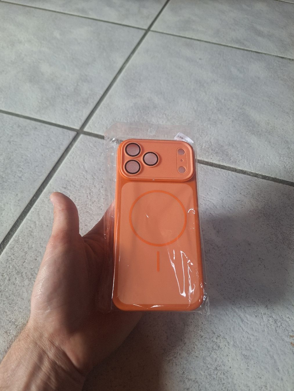 Apple Cover & Protezioni schermo: Iphone 17 Pro Max Magsafe Hülle orange – Nuovo e nell'imballaggio originale da Luven venduto da sven.caderas