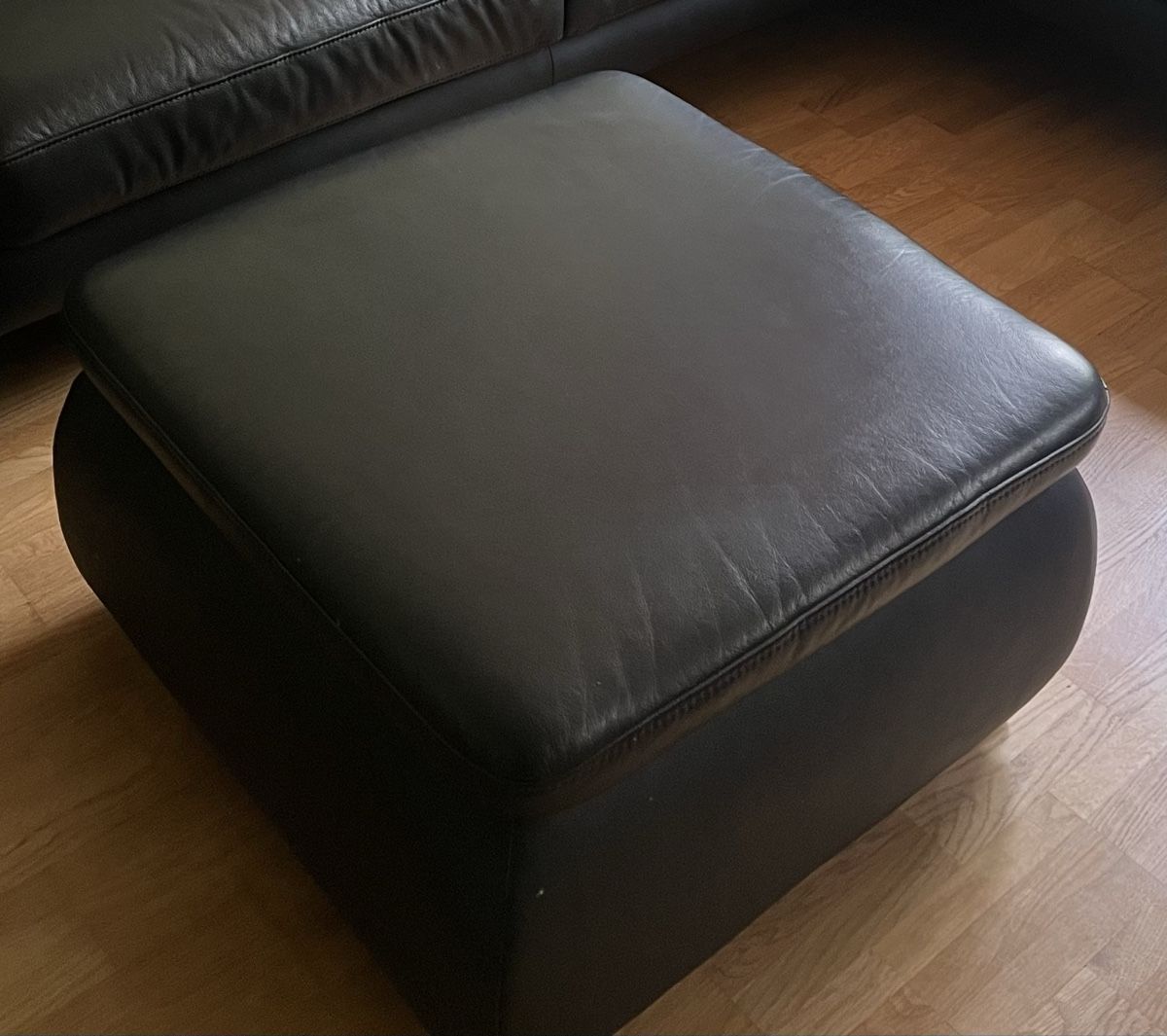 Divani: Echtleder-Ecksofa schwarz mit Ledersitzhocker – Usato da Thalwil venduto da car_zk6b 1