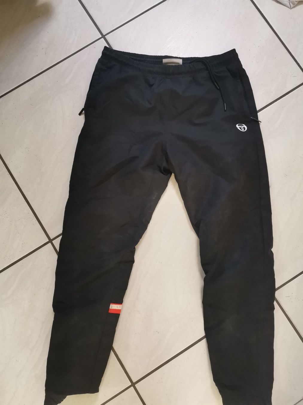 Pantaloni: Sercio Tacchini Trainerhose Gr. L – Usato da Therwil venduto da JeannysTrendStyle