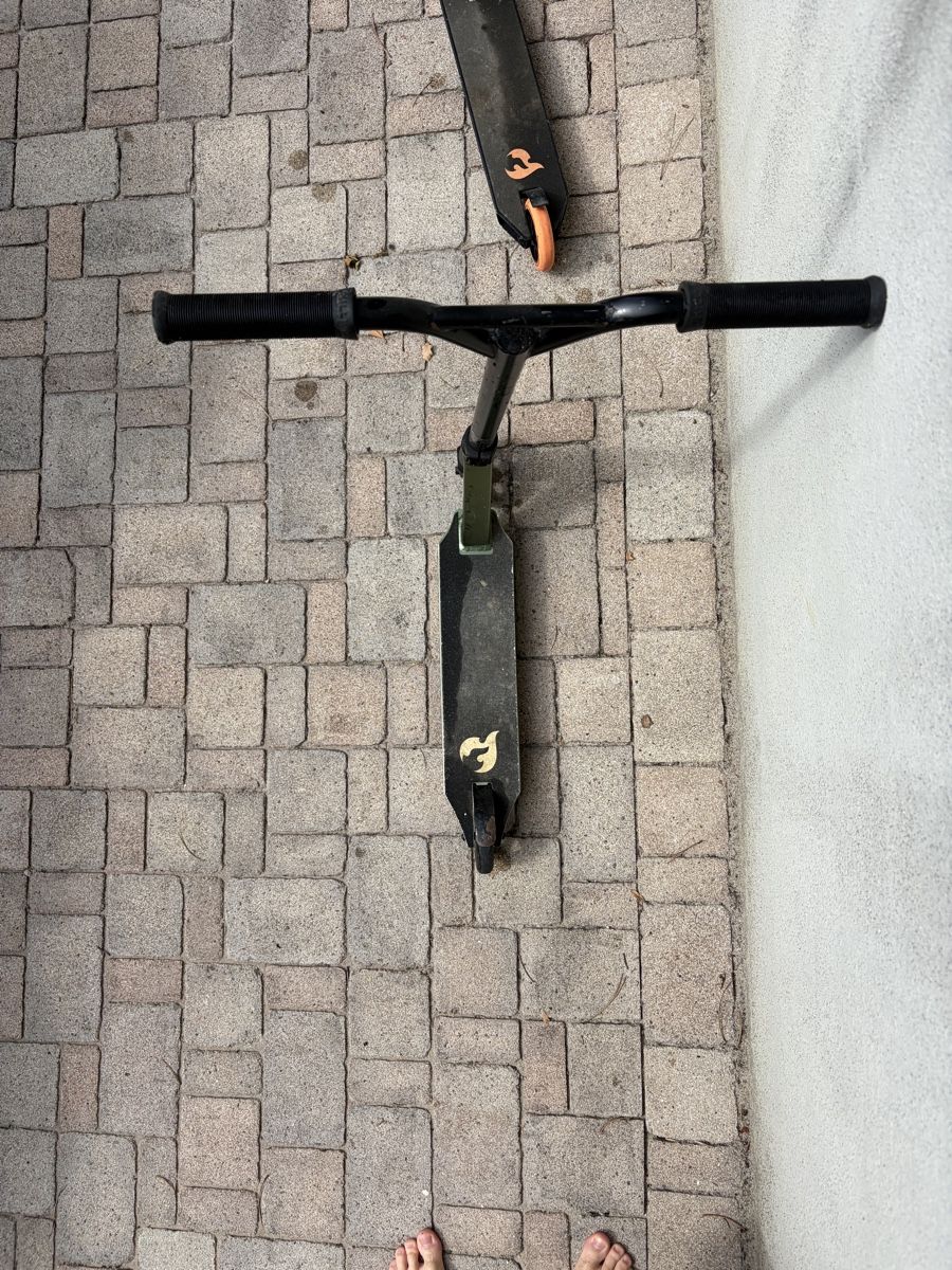 Chilli Kickboard: Trottinette chili noir et vert – Usato da Mont-sur-Lausanne venduto da kai_fy28 1