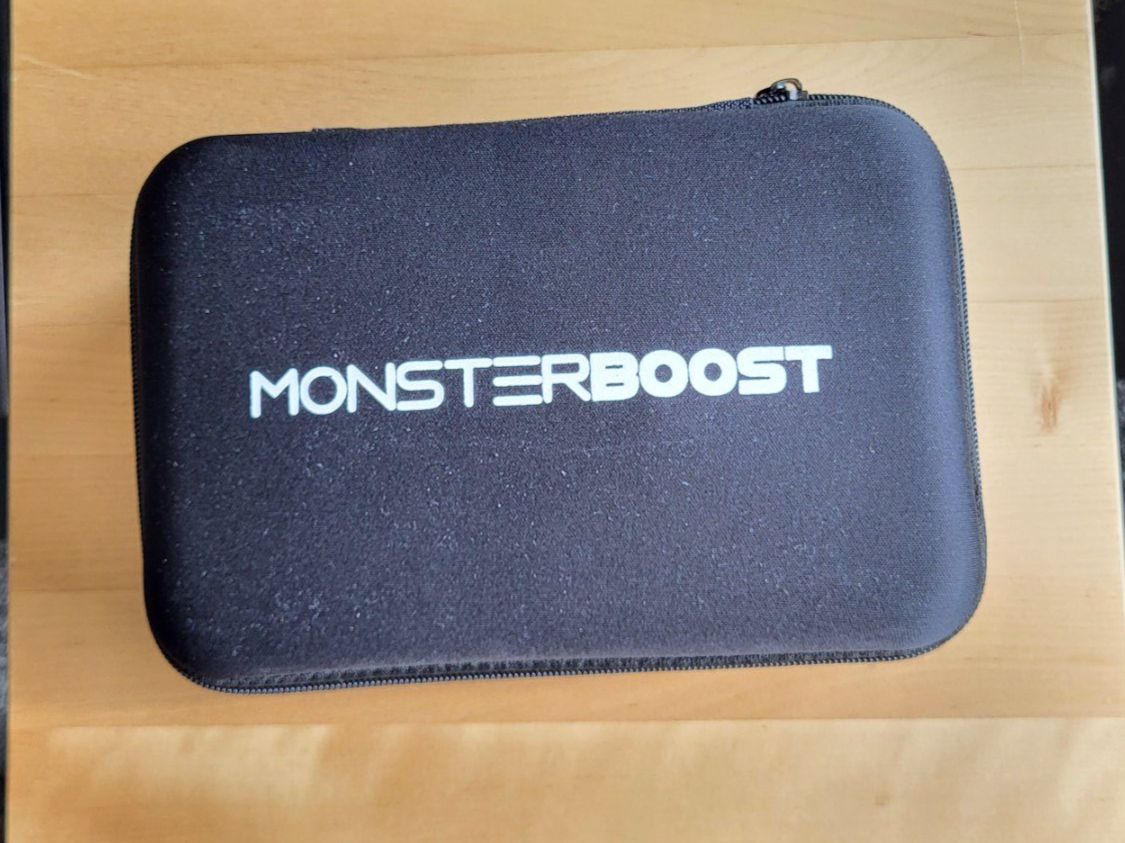 Caricabatterie: Monsterboost Plus Starthilfe PBS 012600, neuwertig – Nuovo (secondo la descrizione) da Rümlang venduto da Greenliff
