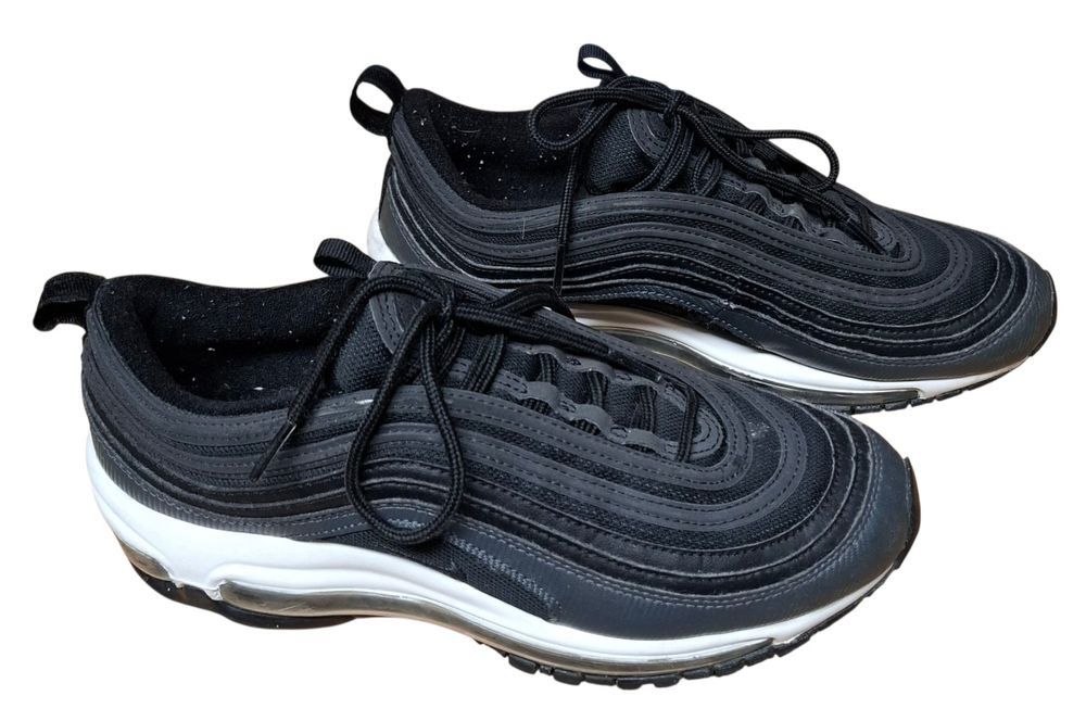 Nike Scarpe da donna: Nike Turnschuhe Gr. 39 – Usato da Seon venduto da Mandes1 2