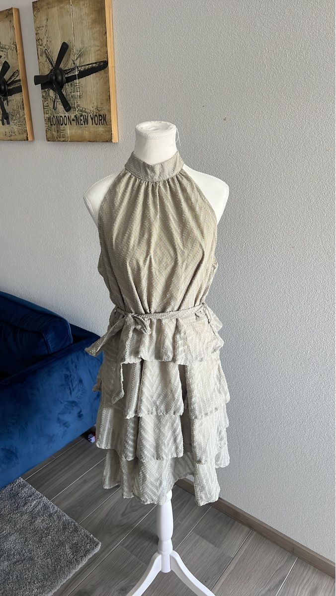 Vestiti: Elegantes Kleid mit Rüschen - Grösse L – Usato da Niederhelfenschwil venduto da tab_xlc7