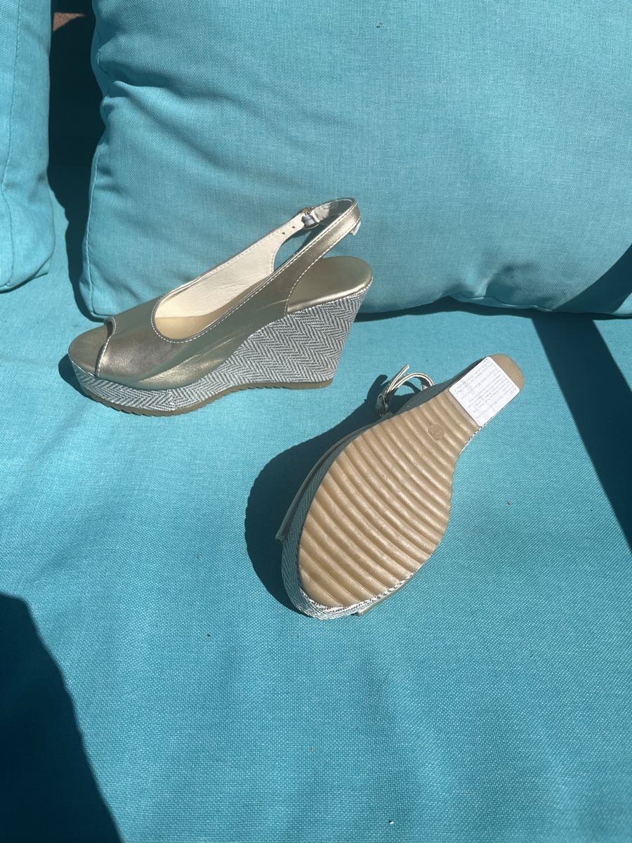 Scarpe da donna: Sandali con zeppa dorati – Nuovo e nell'imballaggio originale da Novaggio venduto da Sabi-Pearl 2