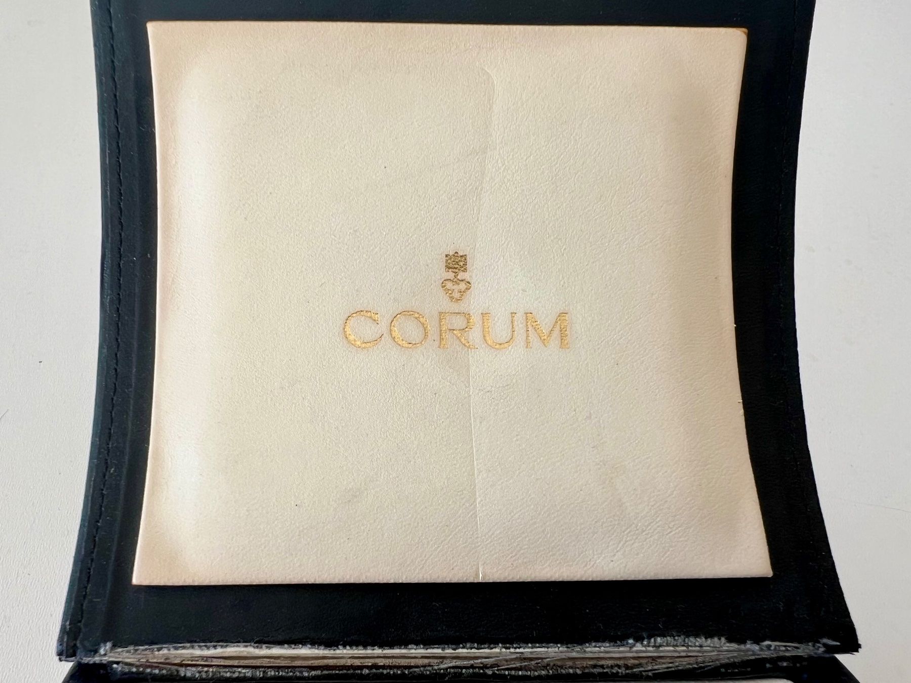 Corum Orologi: CORUM original bubble blue leather watch box – Usato da Mont-sur-Lausanne venduto da vmi_ym5l 6