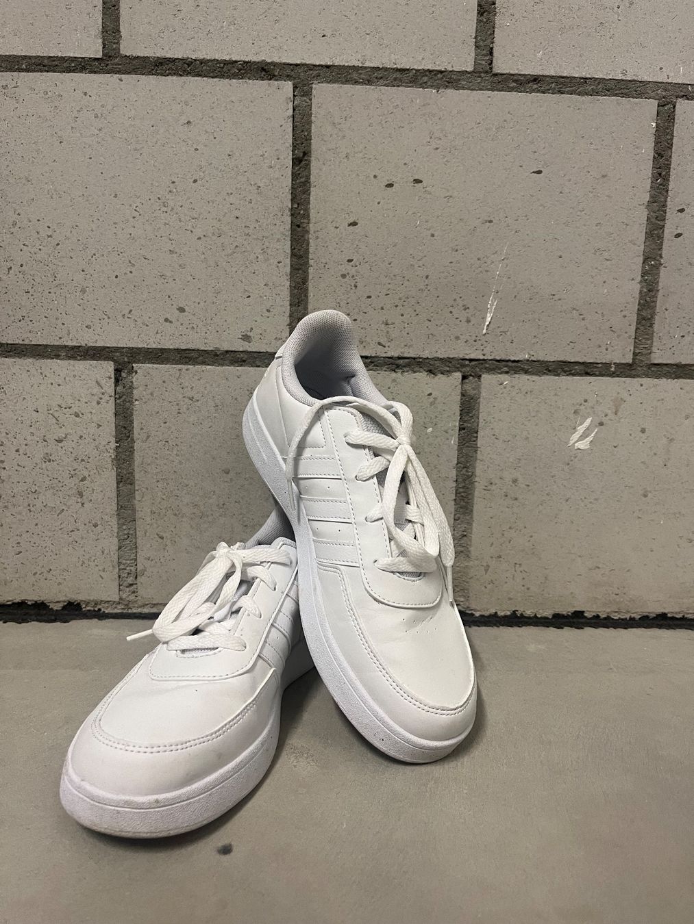 Adidas Scarpe da donna: Adidas Court weiss – Nuovo (secondo la descrizione) da Gurmels venduto da sar_znc6