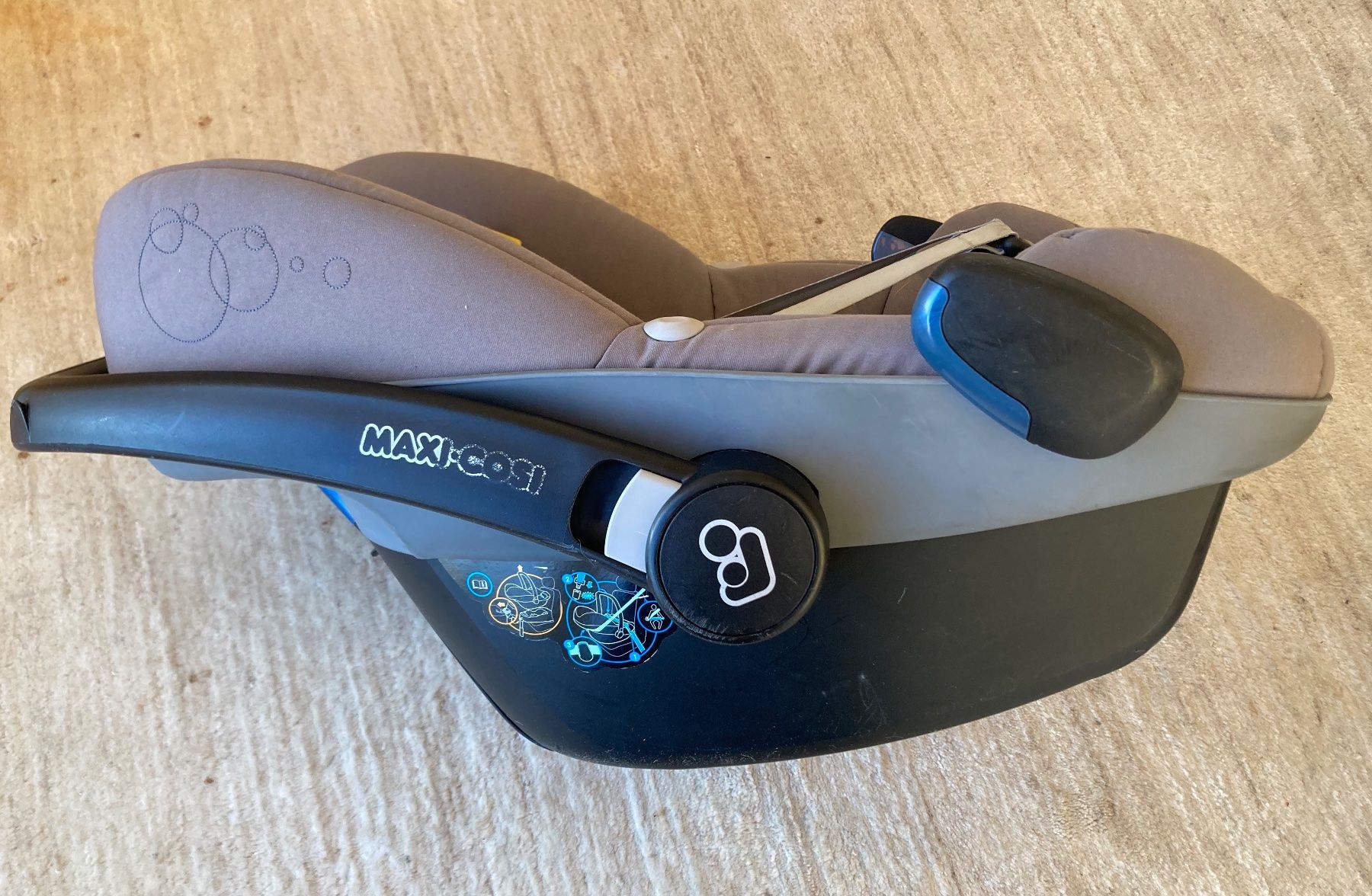 Maxi-Cosi Seggiolini per auto: Maxi-cosi & Isofix-Station – Usato da Liestal venduto da pr03 1