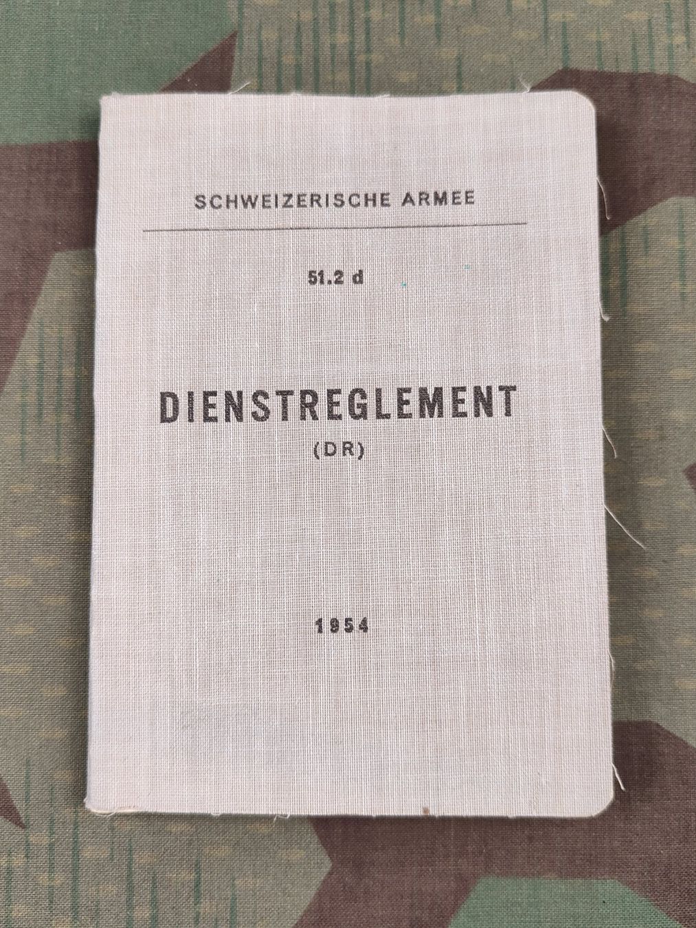 Schweizer Armee Uniformen: Reglement 51.2 d, DIENSTREGLEMENT (DR), 08.1954 – Gebraucht aus Bauma von SwissMilitaria