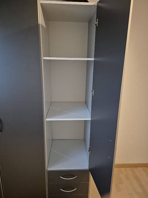 Armadi: Kleiderkasten – Usato da Zizers venduto da AstraT