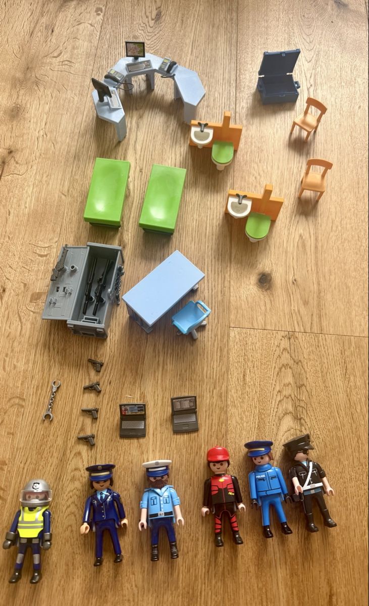 Playmobil Giocattoli: Playmobil Polizeikommando mit Auto, Helikopter etc. – Usato da Nänikon venduto da Nd73 8