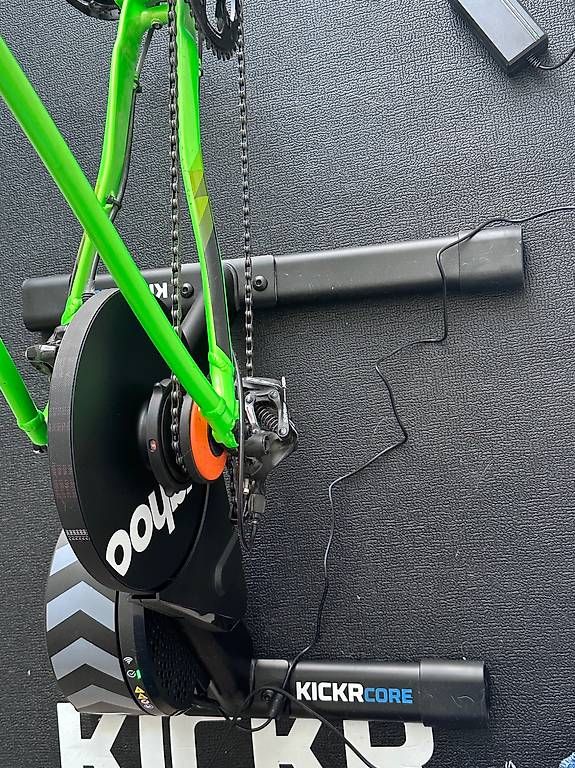 Wahoo Hometrainer: Wahoo KICKR CORE 2 ZWIFT Cog/Click & Wahoo Trainingsmatte – Nuovo (secondo la descrizione) da Männedorf venduto da Topojasa 2