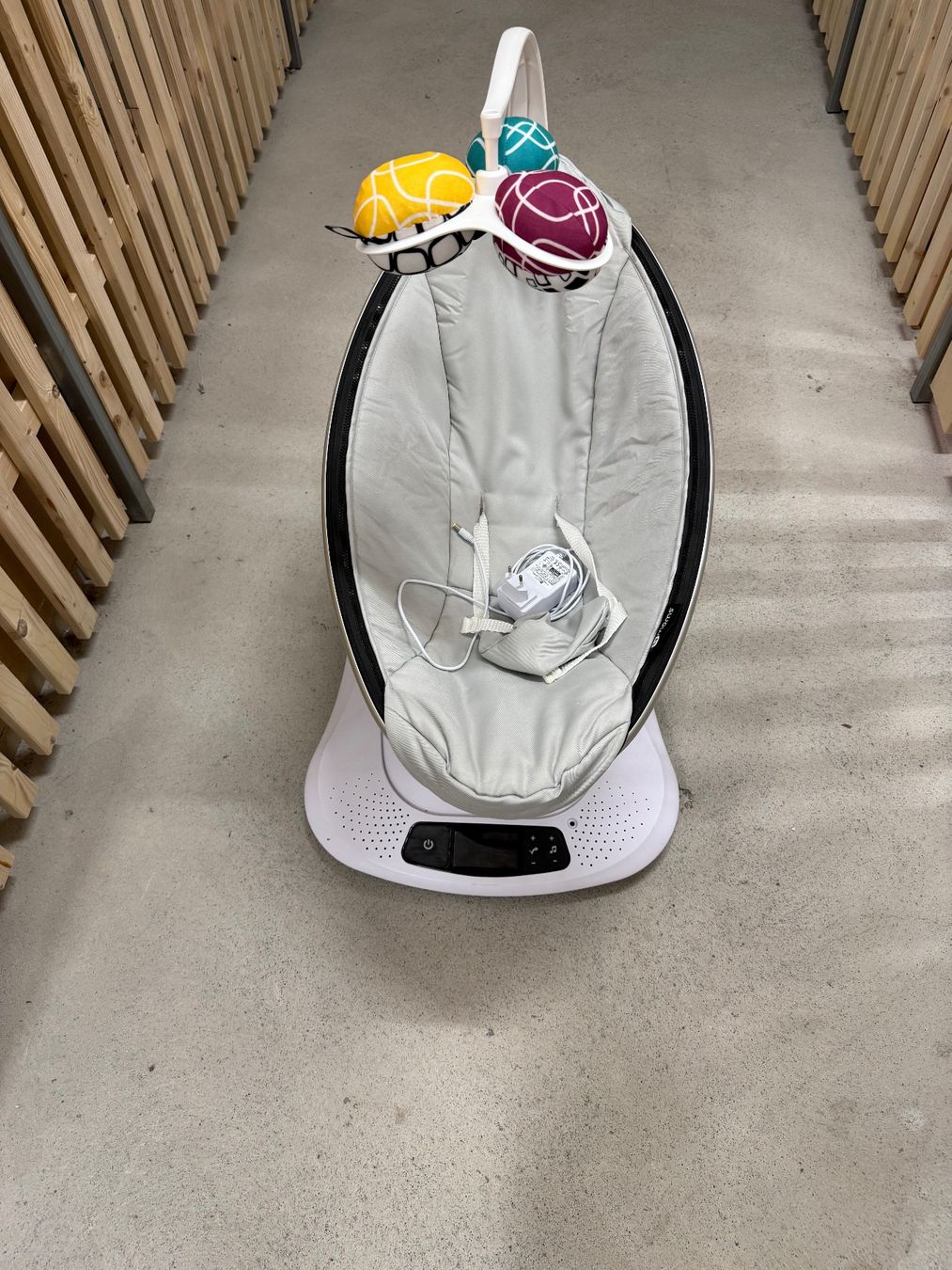 4moms Sdraiette & Sdraiette a dondolo: 4moms MamaRoo Babyschaukel Top Zustand, – Usato da Zürich venduto da vigan01