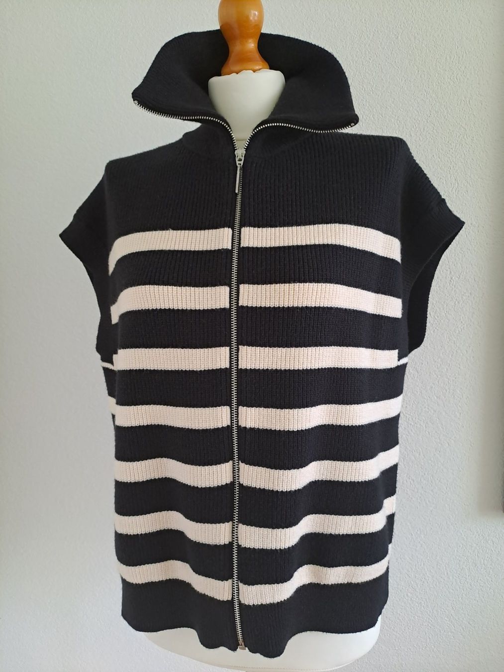 Comma Giacche: Neuwertige Strickjacke Comma – Nuovo (secondo la descrizione) da Volketswil venduto da ronbons 2