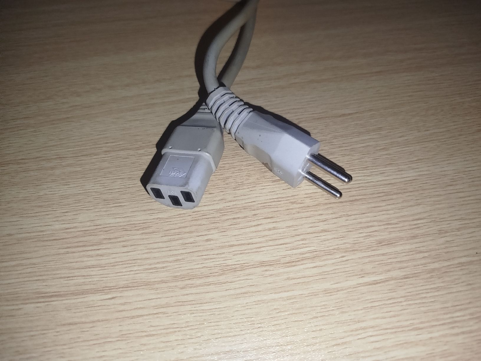 Cavi: Stromkabel für Bildschirm oder Netzteil PC – Usato da Adliswil venduto da 3001marv 2