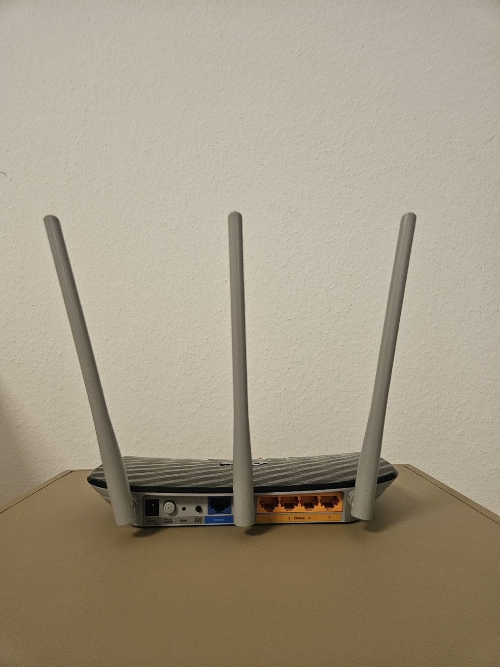 TP-Link Modem & Router: TP-Link WLAN Router AC20 guter Zustand – Usato da Liestal venduto da Musti-Kara 1