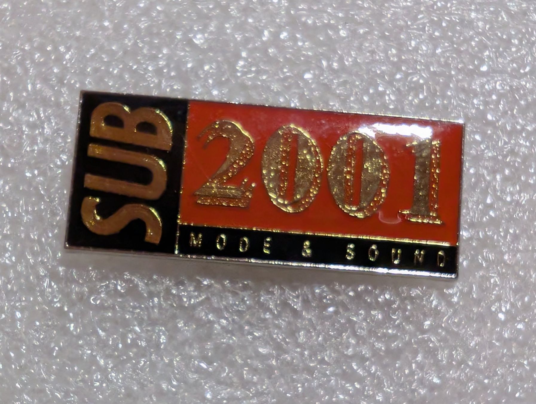 Plaketten & Abzeichen: Ansteckpin 257: SUB 2001 – Gebraucht aus Oppligen von Pin-Fall-Shop
