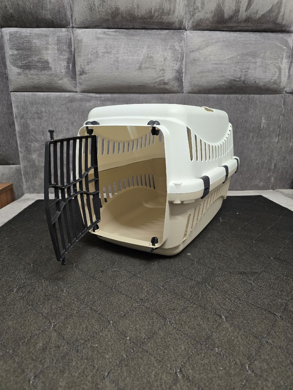 Gabbie, trasporto & Sicurezza: Katzen/Hunde Transportbox  – Usato da Salez venduto da Nellmm 1