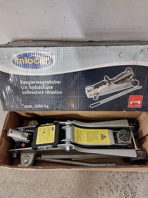 Hebebühne & Wagenheber: Hydraulischer Wagenheber bis 2000 kg Traglast – Gebraucht aus Andwil SG von Firefox05 1
