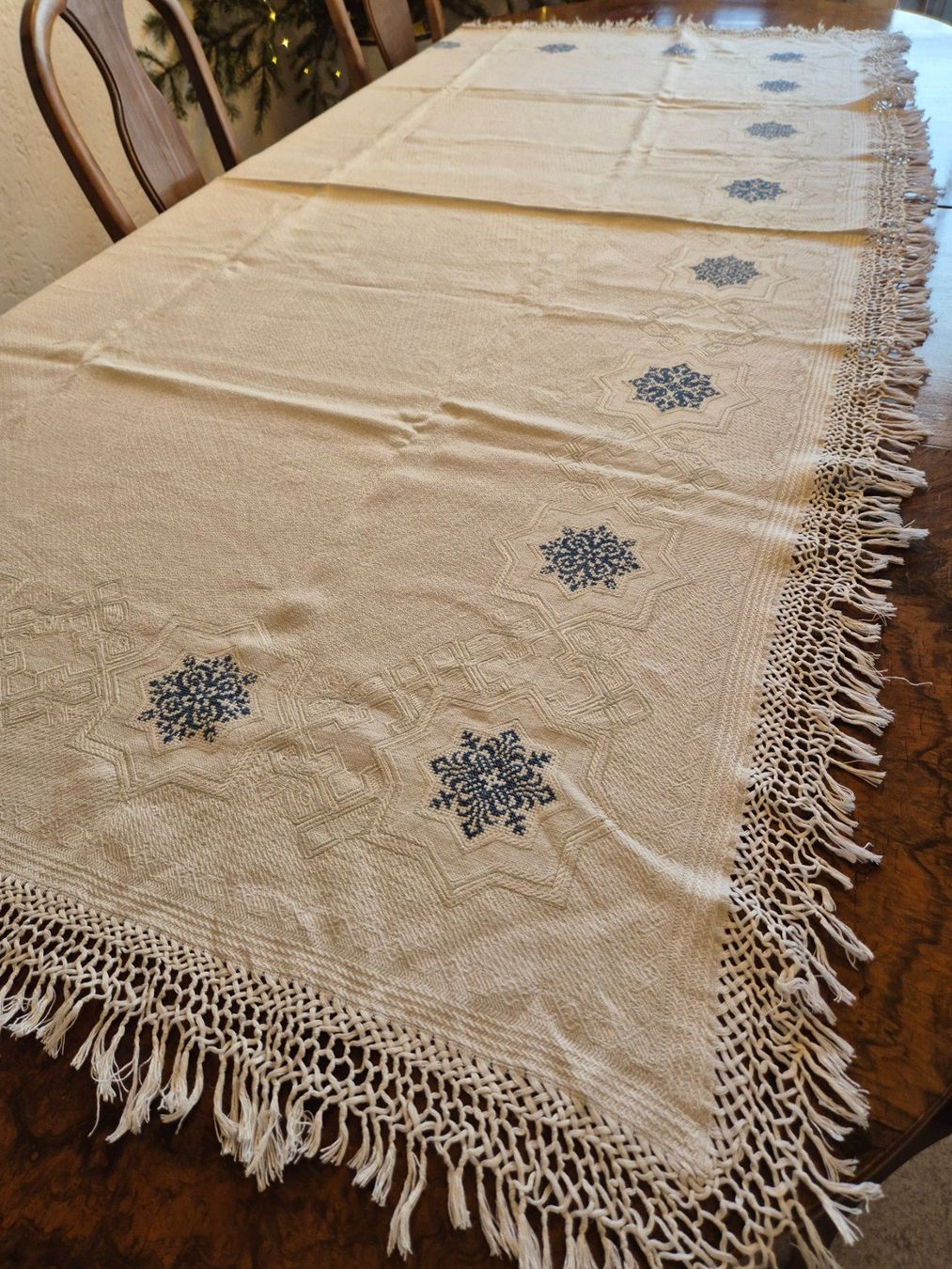 Altra biancheria da tavola: Handbestickte Tischdecke mit Fransen, Vintage – Usato da Bern venduto da aronari 1