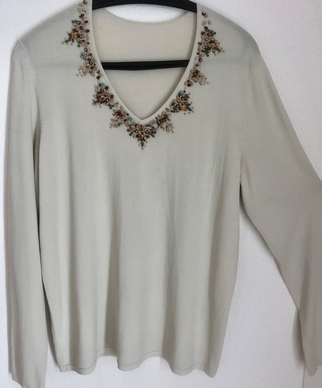 Pullover & Sweatshirts: Perlenbestickter Pullover – Gebraucht aus Wattwil von Zeemeermin 1
