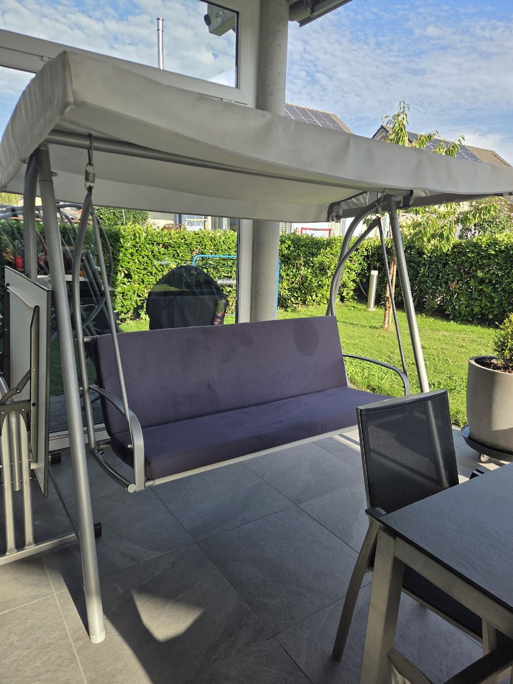 Altre altalene da giardino: Gartenschaukel mit Sonnendach grau – Usato da Roggwil BE venduto da PopArtStationBern