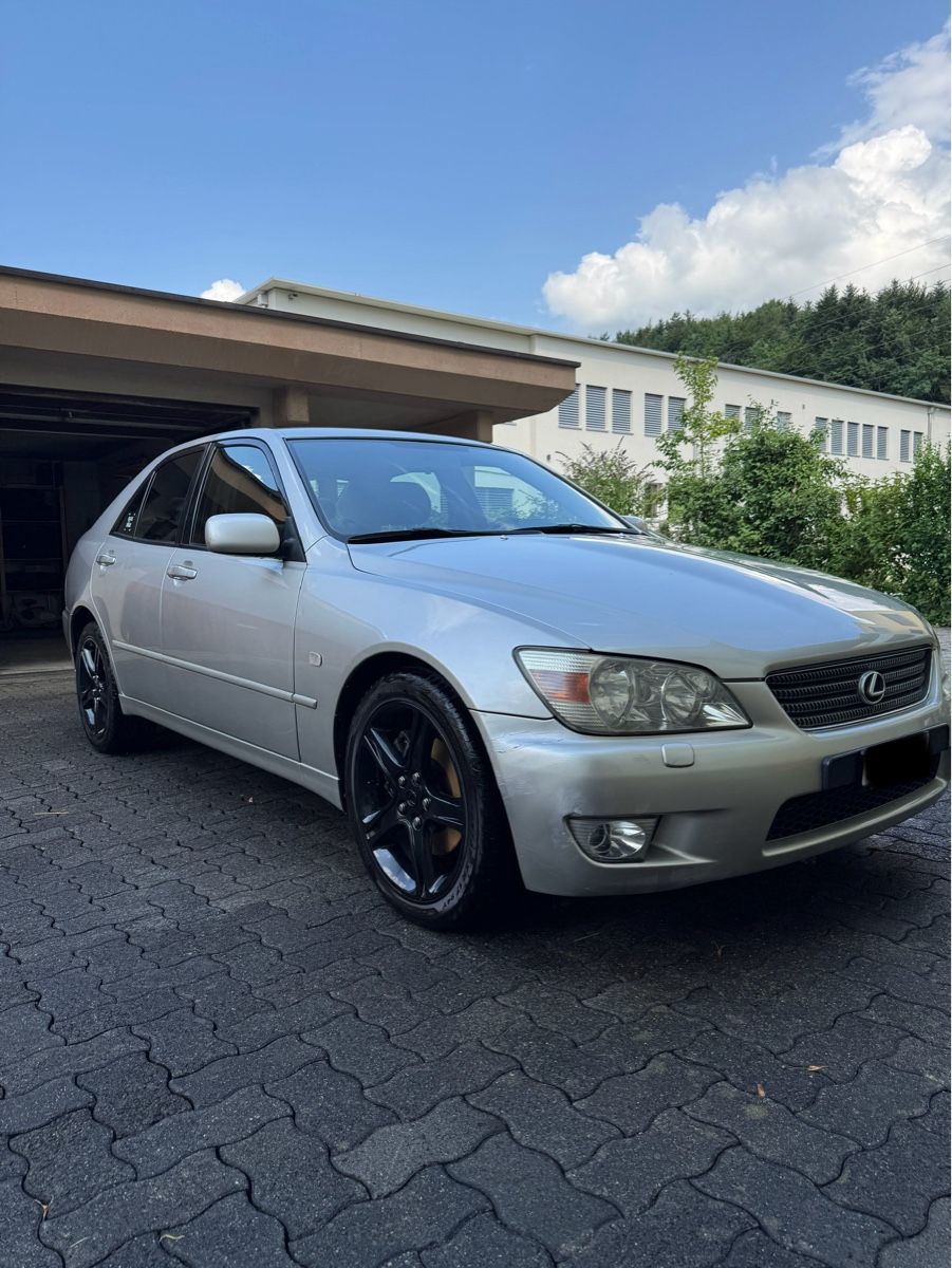 Lexus Autos: Lexus IS200 – Gebraucht aus Luzern von Dennis.Lu