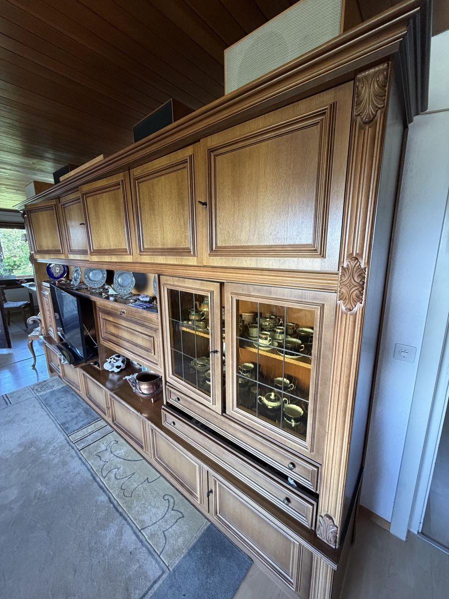 Cassettiere: Grosses Antikes Sideboard – Usato da Zürich venduto da annamontana