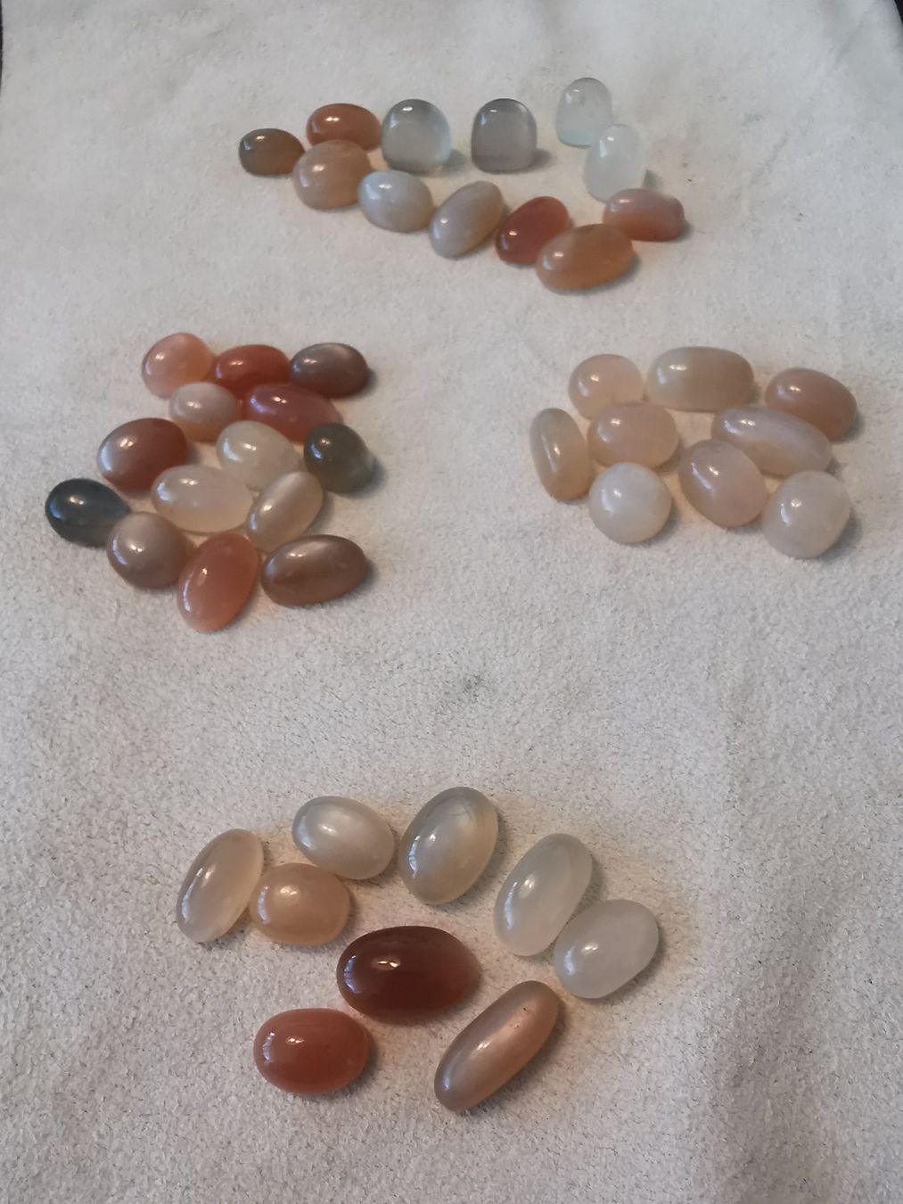 Pietre preziose: 9 Stk. echte, unbehandelte, Mondstein Cabochons – Nuovo e nell'imballaggio originale da Dierikon venduto da Buntspecht-10 1