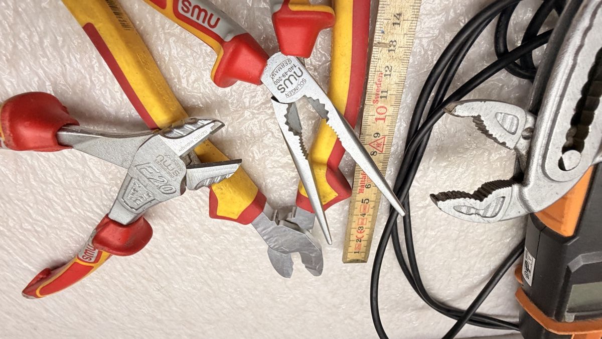 Tutti gli attrezzi: Elektriker Werkzeug stromer Set 1000 volt – Usato da Rotkreuz venduto da perlengott 3