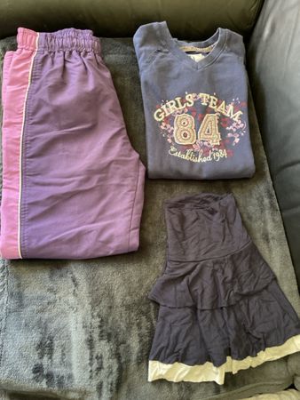 Lot de 14 habits pour fille, taille 140