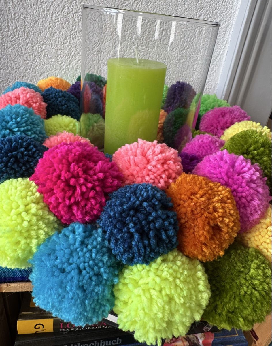 Tutte le decorazioni: Kranz mit bunten Pompons und Kerze – Nuovo (secondo la descrizione) da Biel/Bienne venduto da Tibet20 1