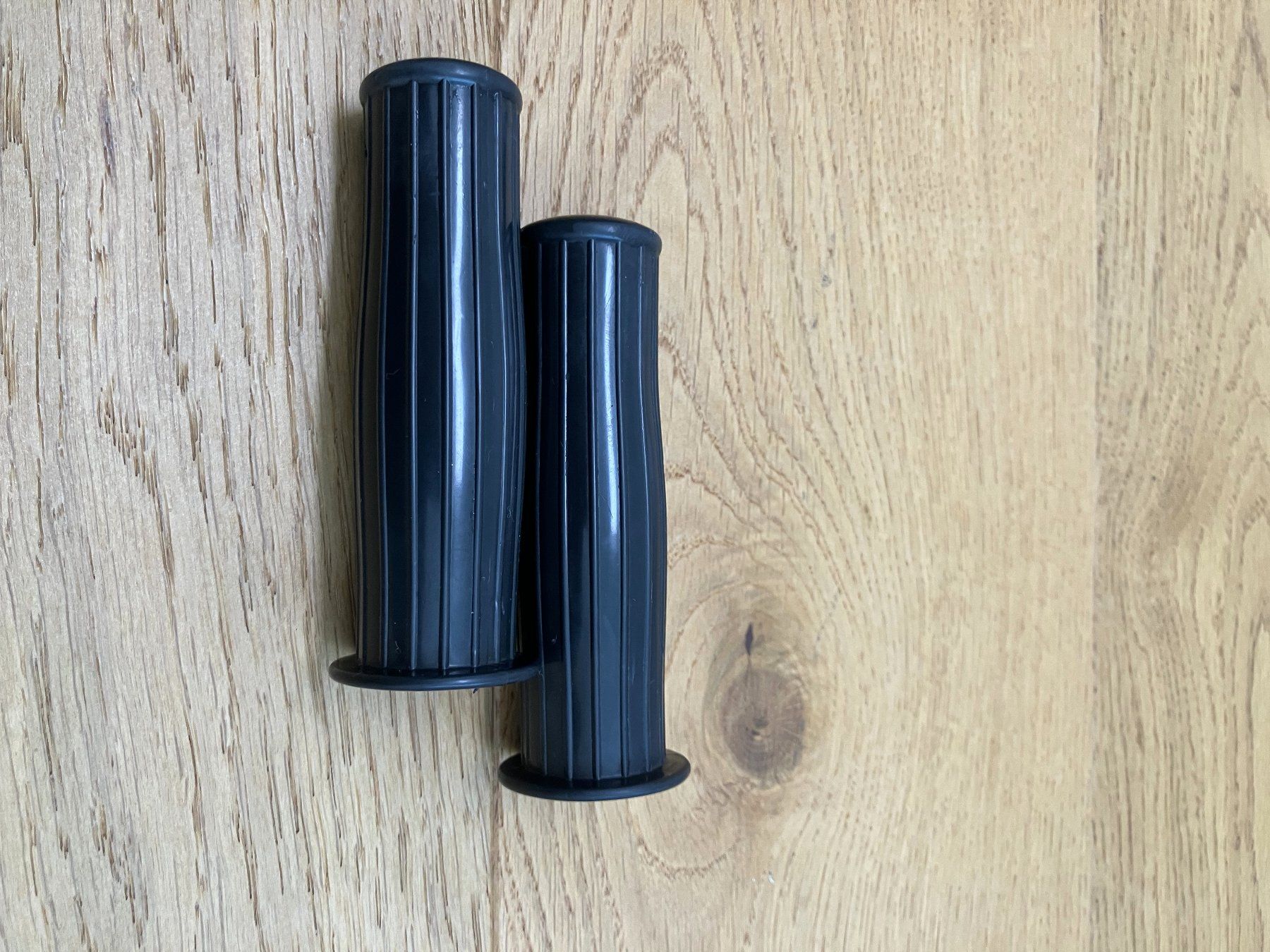 Pezzi di ricambio: Lenkergriffe schwarz Vintage – Usato da Obermumpf venduto da Estrela67 3