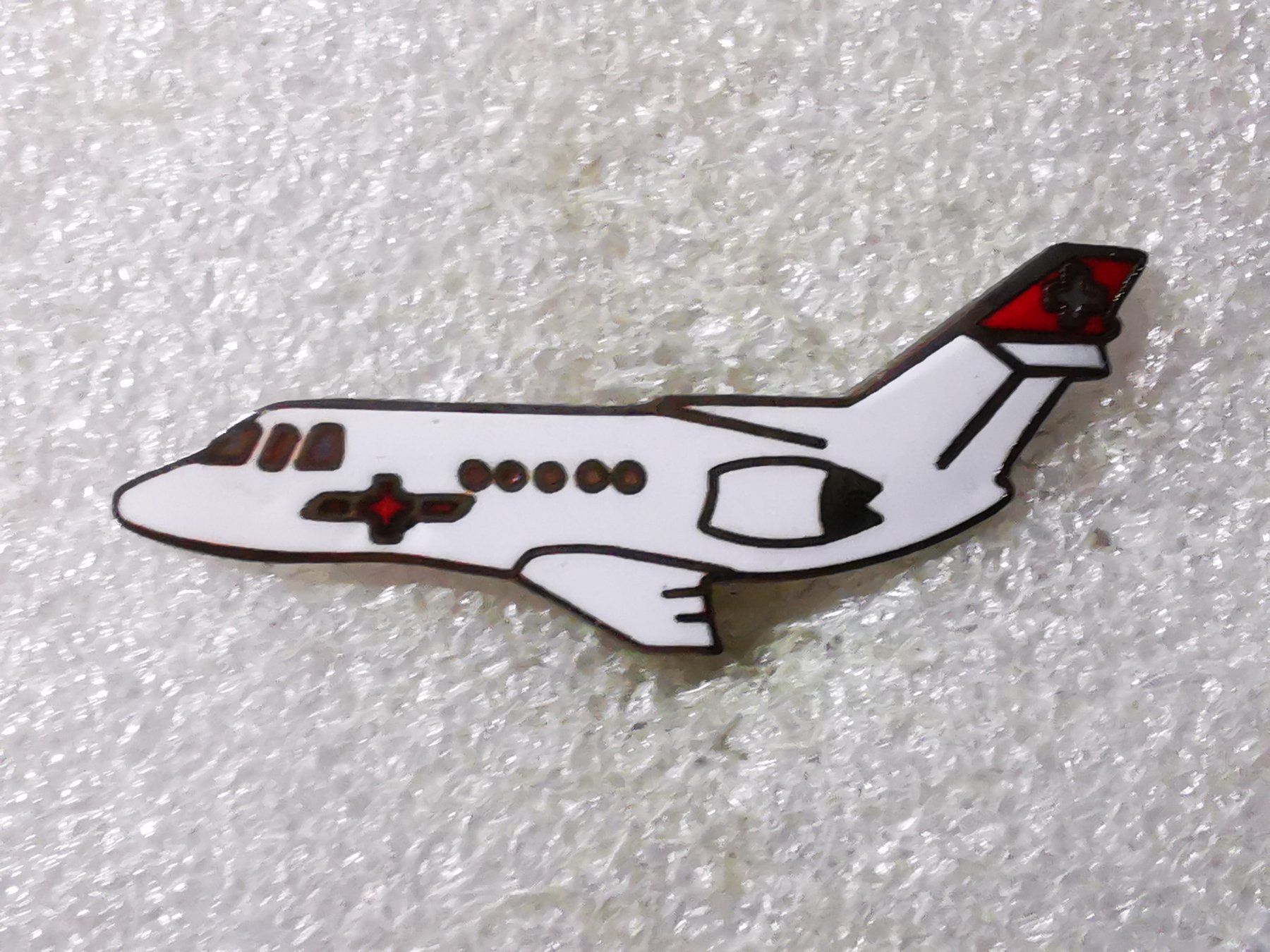 Plaketten & Abzeichen: Ansteckpin 102: Flugzeug Rega Jet – Gebraucht aus Oppligen von Pin-Fall-Shop