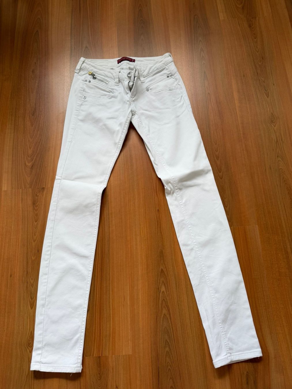Freeman T. Porter Jeans: Freeman T-Porter Alexa, weiss – Usato da Burgdorf venduto da Bizeli