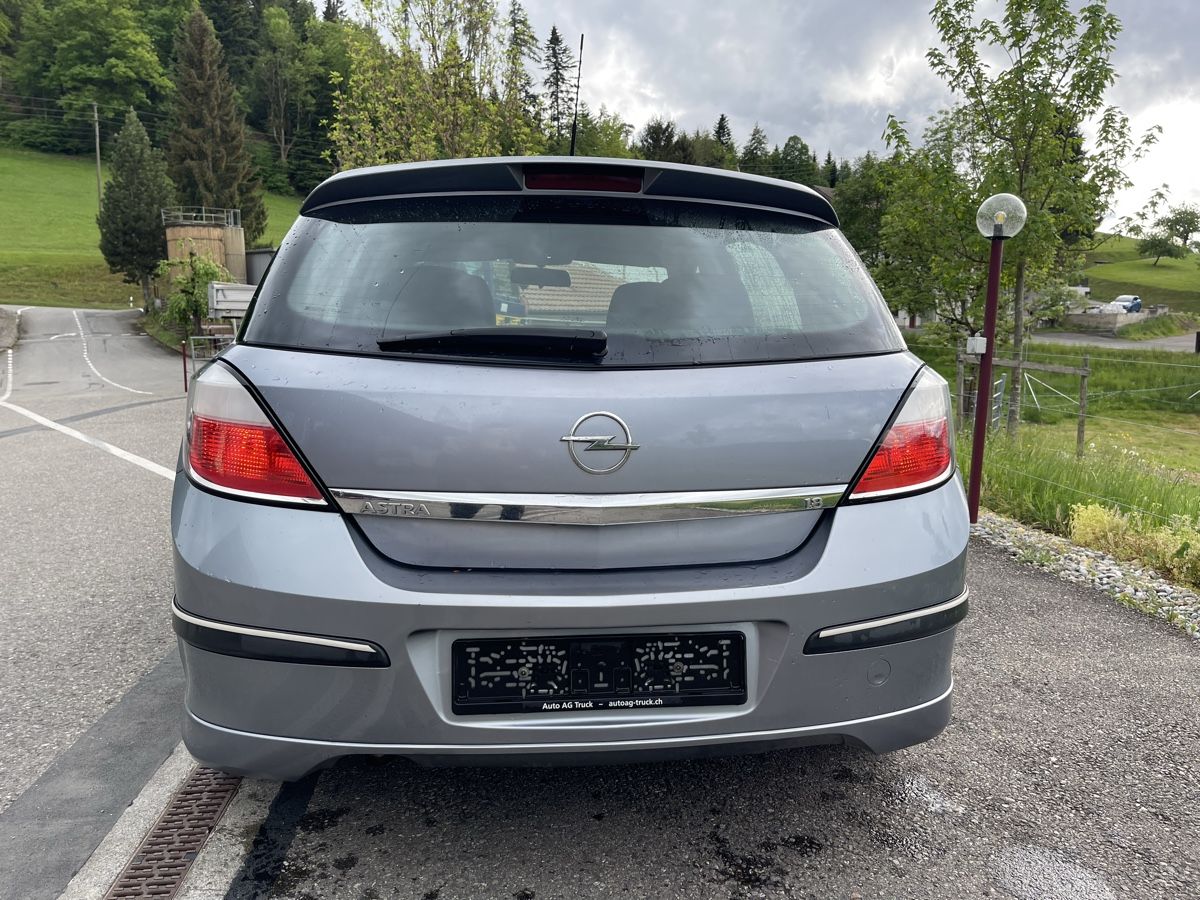 Opel Automobili: OPEL ASTRA H 18 OPC Line – Usato da Spiez venduto da bertula 2