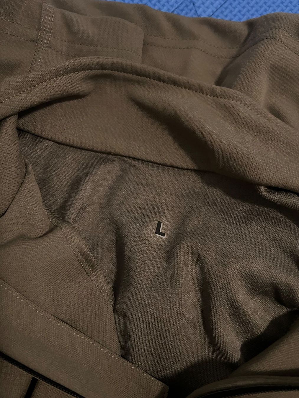 Schweizer Armee Uniformen: 2x Gnägi, Rollshirt, Polyester Schweizer Militär, Grösse L – Gebraucht aus Gossau SG von schlitzerdemon 1