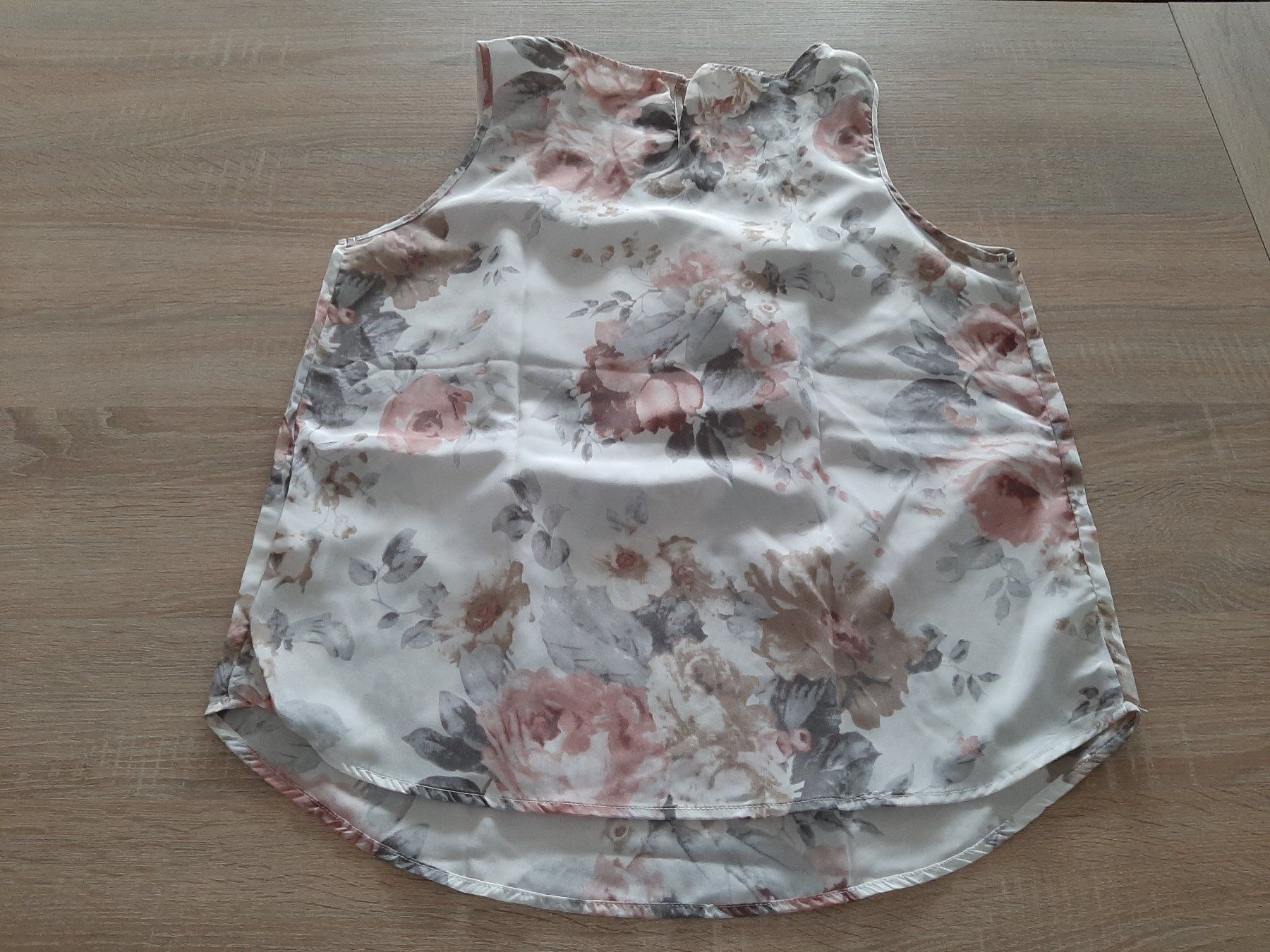 Blusen: Chicorée Bluse ärmellos Blumenmuster Grösse L mit Kette – Neu (gemäss Beschreibung) aus Menziken von Rien1 8