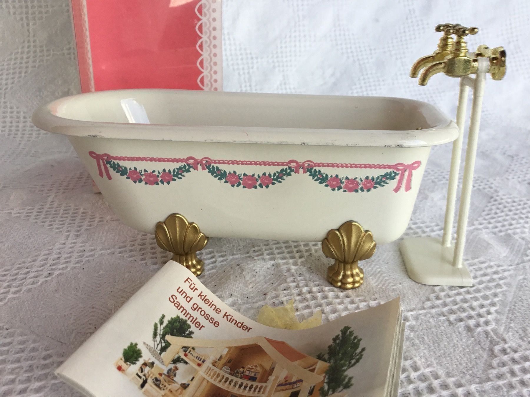 Spielzeuge: Puppenhaus Badewanne 1:12 – Neu und originalverpackt aus St. Gallen von chamilla 1