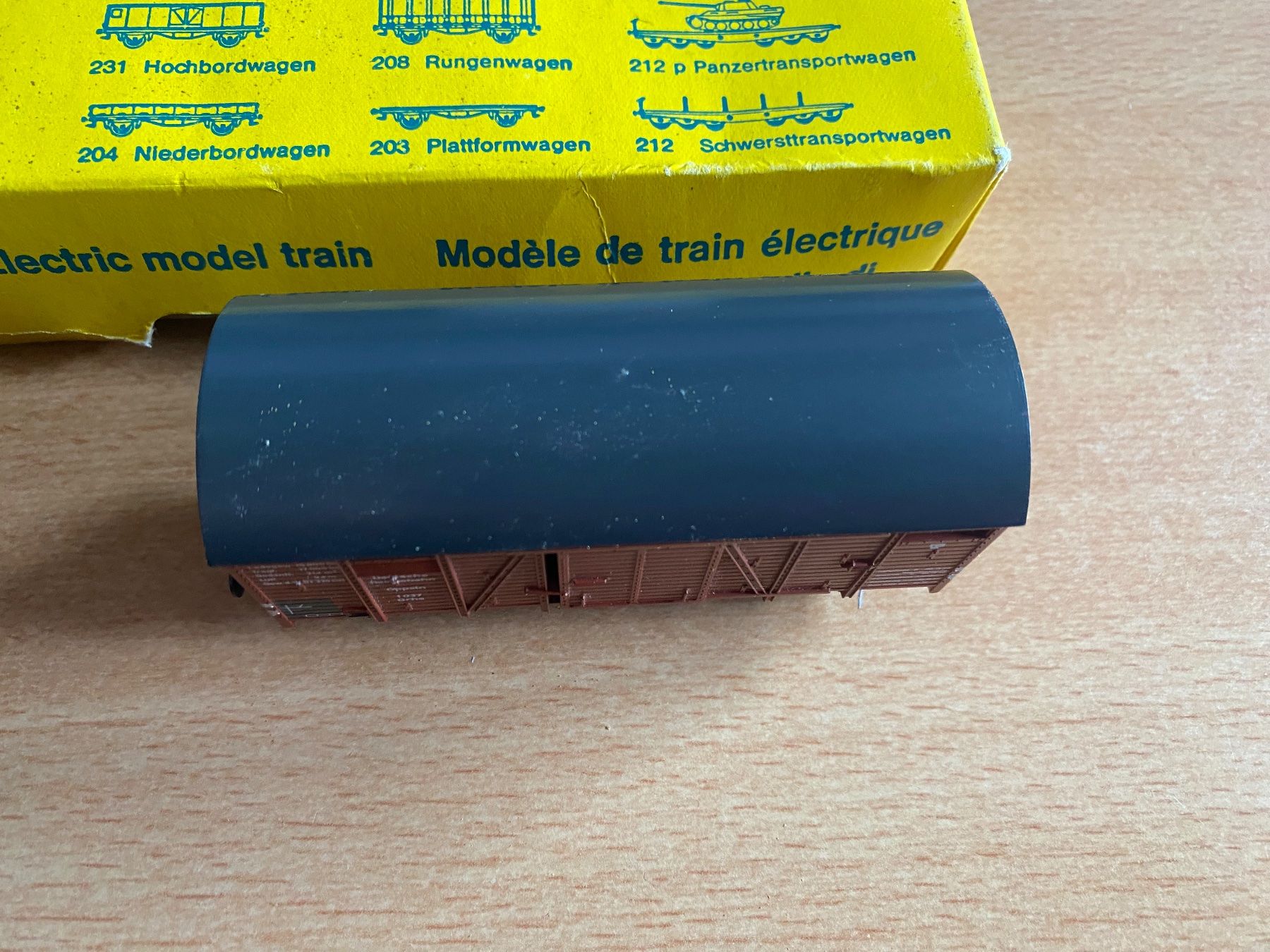 Liliput Modelleisenbahnen: Liliput H0 Gedeckter Güterwagen der DR – Gebraucht aus Glattfelden von gschneusig 2