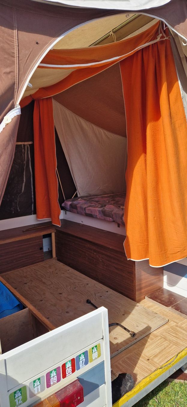 Trigano Camping Fahrzeuge: Zeltklappanhänger – Gebraucht aus Affoltern BE von sall34