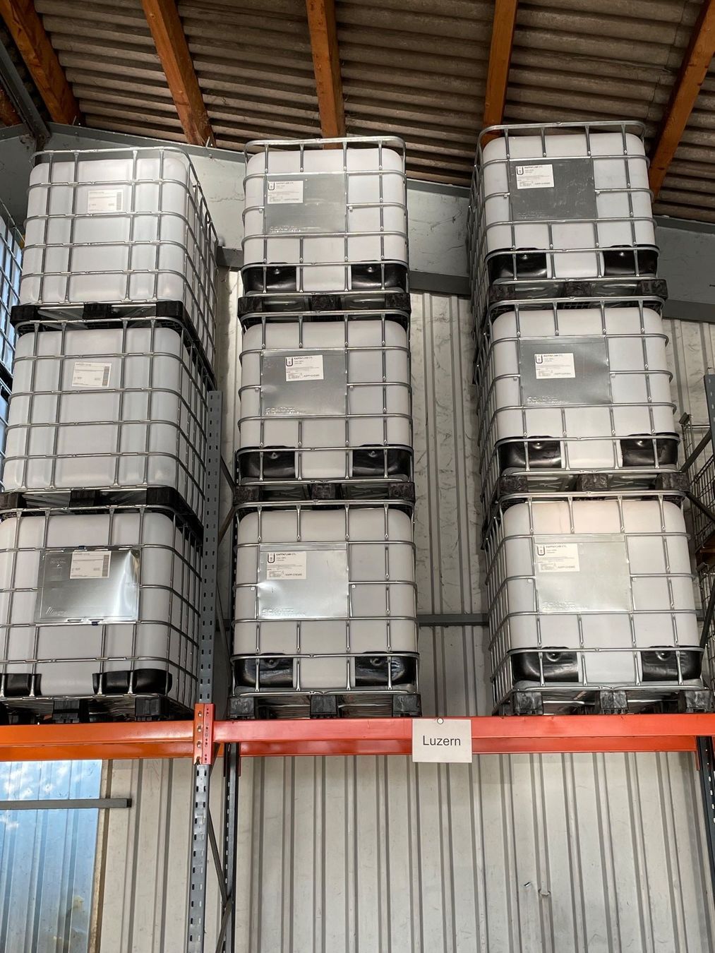 Abreuvoirs & Auges: IBC‘s / 1‘000 Regenwassertank – D'occasion à Felben Wellhausen par Greuter 2