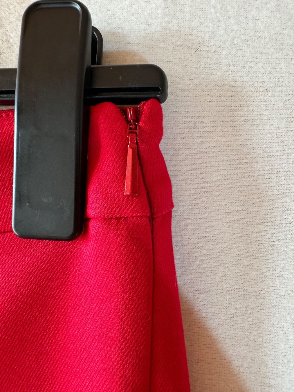 Mango Pantaloni: Rote Hose von Mango Gr. 38 – Usato da Grosswangen venduto da second_hand_dress 4