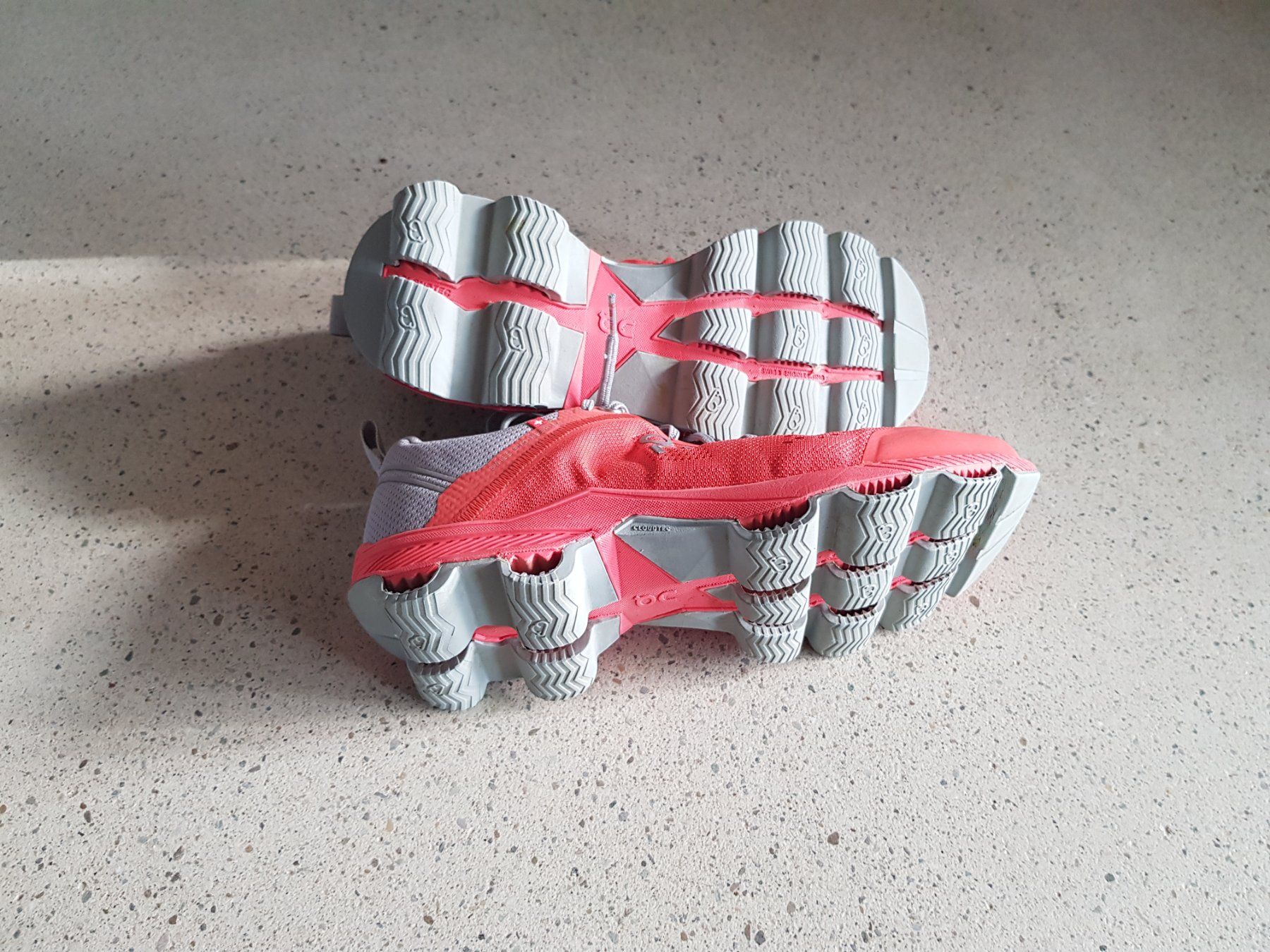 On Scarpe da donna: ON Damen Laufschuh Grösse 37 – Usato da Basel venduto da Birs868 5