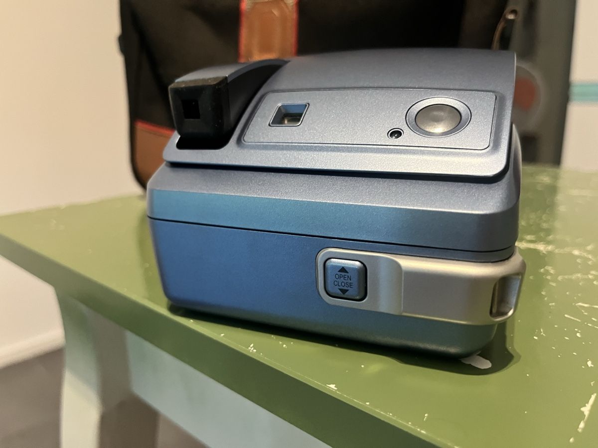Polaroid Fotocamera: Fotocamera Polaroid One 600 bicolore con borsa – Usato da Pambio-Noranco venduto da val_97q2 1