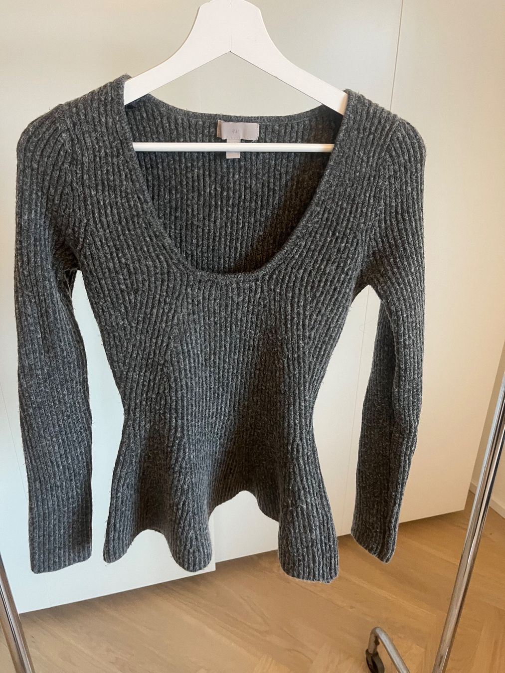 H&M Maglioni & Felpe: H&M Strickpullover grau, Grösse M – Nuovo (secondo la descrizione) da Zürich venduto da Estelle_C