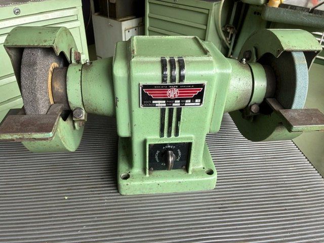 Toutes les machines: Touret à meuler – D'occasion à Cormondrèche par Luc2036